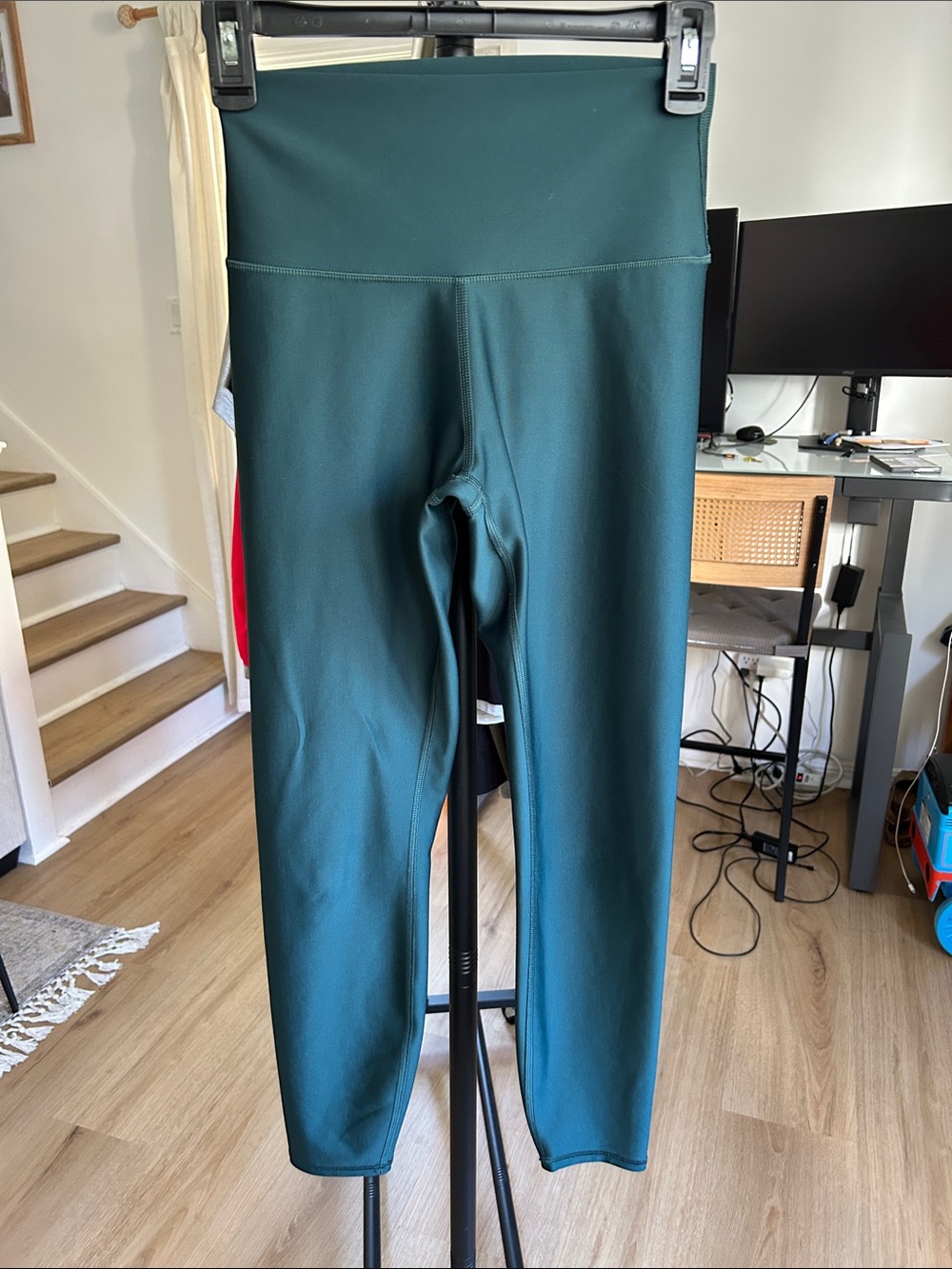 ALO Leggings. Size small. 25” inseam. See back seam threading. Last pic. No hole